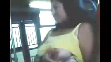 Desi girl boob show in public bus MMS2