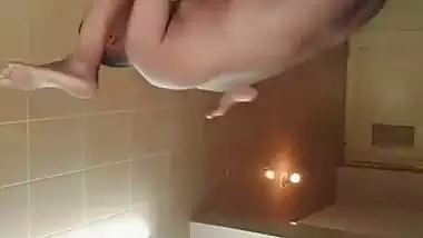 Lovers in OYO room fucking harder in missionary style