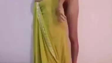 Desi Srvnt sking ownr