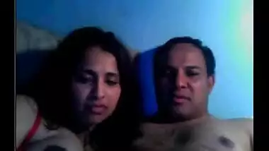 Hindi sex video mature aunty with hubby’s friend