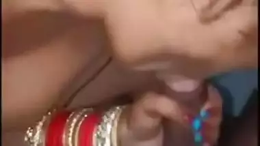 Bhabhi giving blowjob