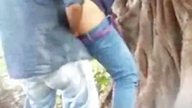 Park mai ladki ka khade hue chudwane ka real mms bana