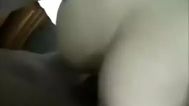 Home made desi sex sex tape of a hottie getting a creampie 