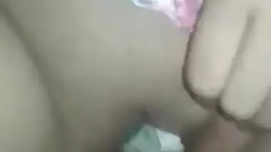Super sexy bald pussy fucking MMS video