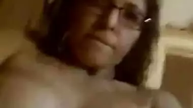 Horny Indian aunty exposing her shaved pussy