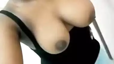 Dusky Desi seductress reveals her huge XXX breasts for the camera