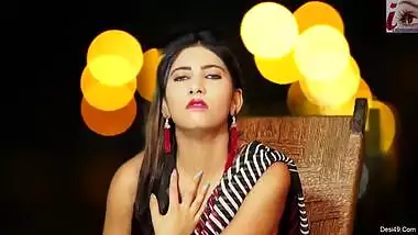 Flashing boobs and pussy is what Indian XXX show is full of