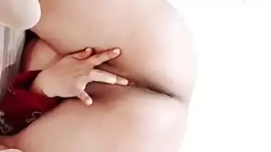 Hot Pakistani BBW shows huge tits and fingers her Desi XXX pussy