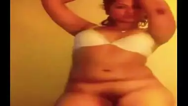 Big ass hot young housewife stripteases and exposes