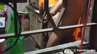 Daughter shoots her mother and uncle’s homemade sex secretly