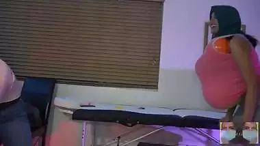 What? Balloon Stuffings in boobs and ass? How can this be with 2 women!?