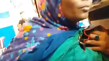 Bangladeshi Mature Wife Boob pressed In FlexiShop