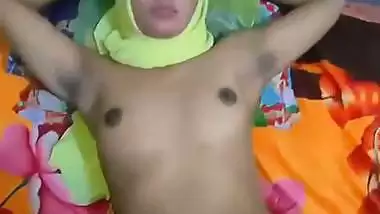 UP Muslim girl’s first desi sex MMS with her cousin