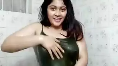 Desi sexy wife hot bath vido