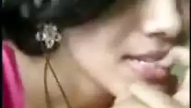 Beautiful Indian XXX girl showing her boobs on video call with her boyfriend