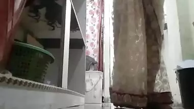 Indian house wife cleaning her home and showing boobs and pussy in saare