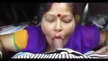 Desi maid aunty secret blowjob to office boss