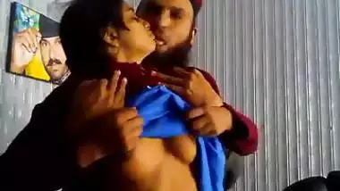 Maulana fucks an 18-year-old girl in Pakistani sex MMS