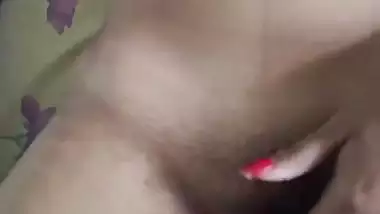 Guy fucks his sexy GF’s shaved pussy in desi sex