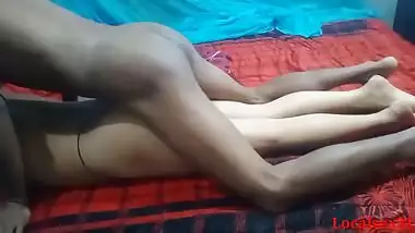 Husband sticks his XXX dong deep into Desi wife's pussy on the floor