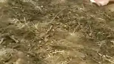 Amateur Kerala couple caught having outdoor sex, Fresh Desi MMS online