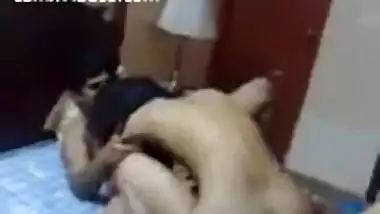 JNU mai junior batch ki girl se 2 seniors ka group fuck