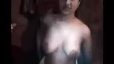 Desi porn of Rajasthani village house wife exposed her naked figure on request