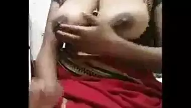 Busty Indian girl exposes her smoking hot big boobs