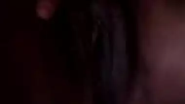 Amateur Desi porn actress flashes her hairy cunt and spreads XXX labia