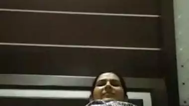 Punjabi bhabhi selfie video says dudu peelo