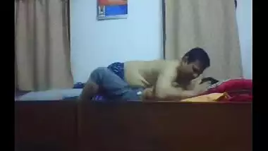 Dariagunj bhabhi first time home sex with hubby’s friend