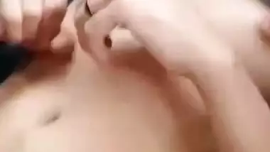 Desi lady in car shows naked body in viral outdoor sex