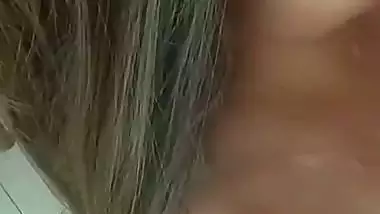 Indian xxx MMS of a sexy girl taking cum on her face