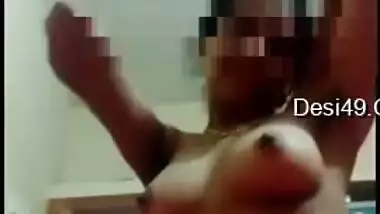 Hot bitch XXX plays with her Desi boobs and nipples in XXX video