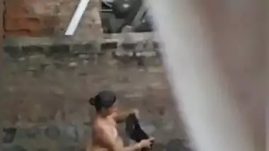 Desi village bbw aunty outdoor bath