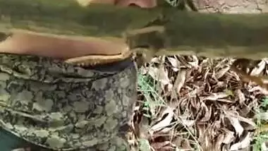 Big ass Desi Bhabi outdoor sex with neighbor