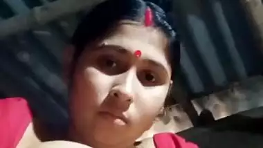 Busty Bengali wife exposing her huge milk tankers
