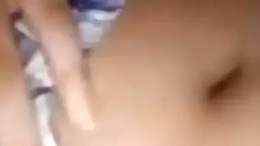 Bangladeshi girl showing sharp boobs viral MMS