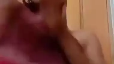 Tamil 19 year old young gf bathing solo for her...