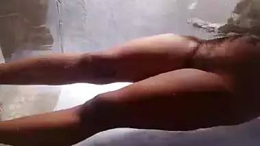 Big boobs Desi girl nude bath video for bathing sex lovers