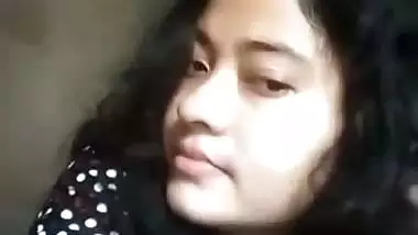 Indian girlfriend boobs show viral topless clip
