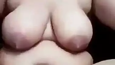 Big ass desi nude milf enjoys exposing her body