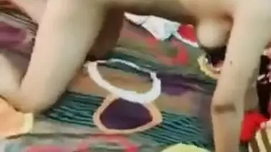 Desi XXX wife spreads legs to show off pussy in hot nude MMS video