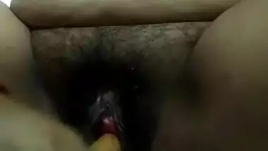 Horny desi bhabhi pussy fucking with hand shower