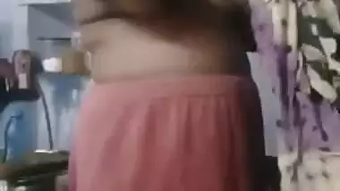 After sex affair chubby Desi woman permits lover to take look on XXX tits