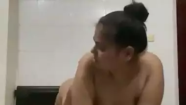 Desi lovers in OYO room having deepest sex viral xxx