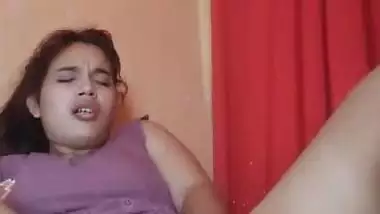 Indian nude girl from Mumbai fingers her pussy and moans