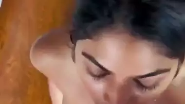 Kinky guy pisses in his naked GF’s mouth in nude MMS