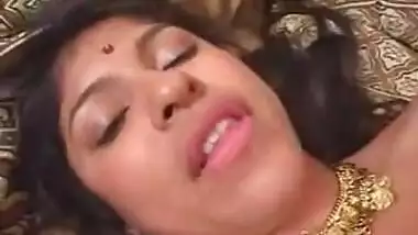 Busty aunty do threesome hardcore anal sex