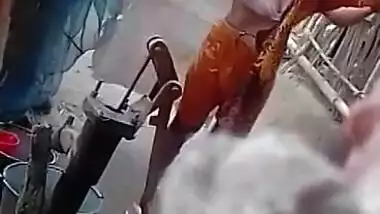 Desi village bhabi outdoor bath